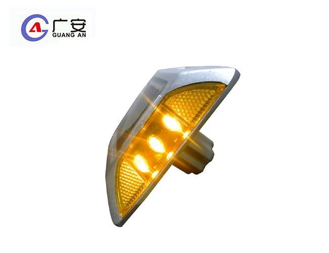 太阳能道钉双面3灯（带脚）